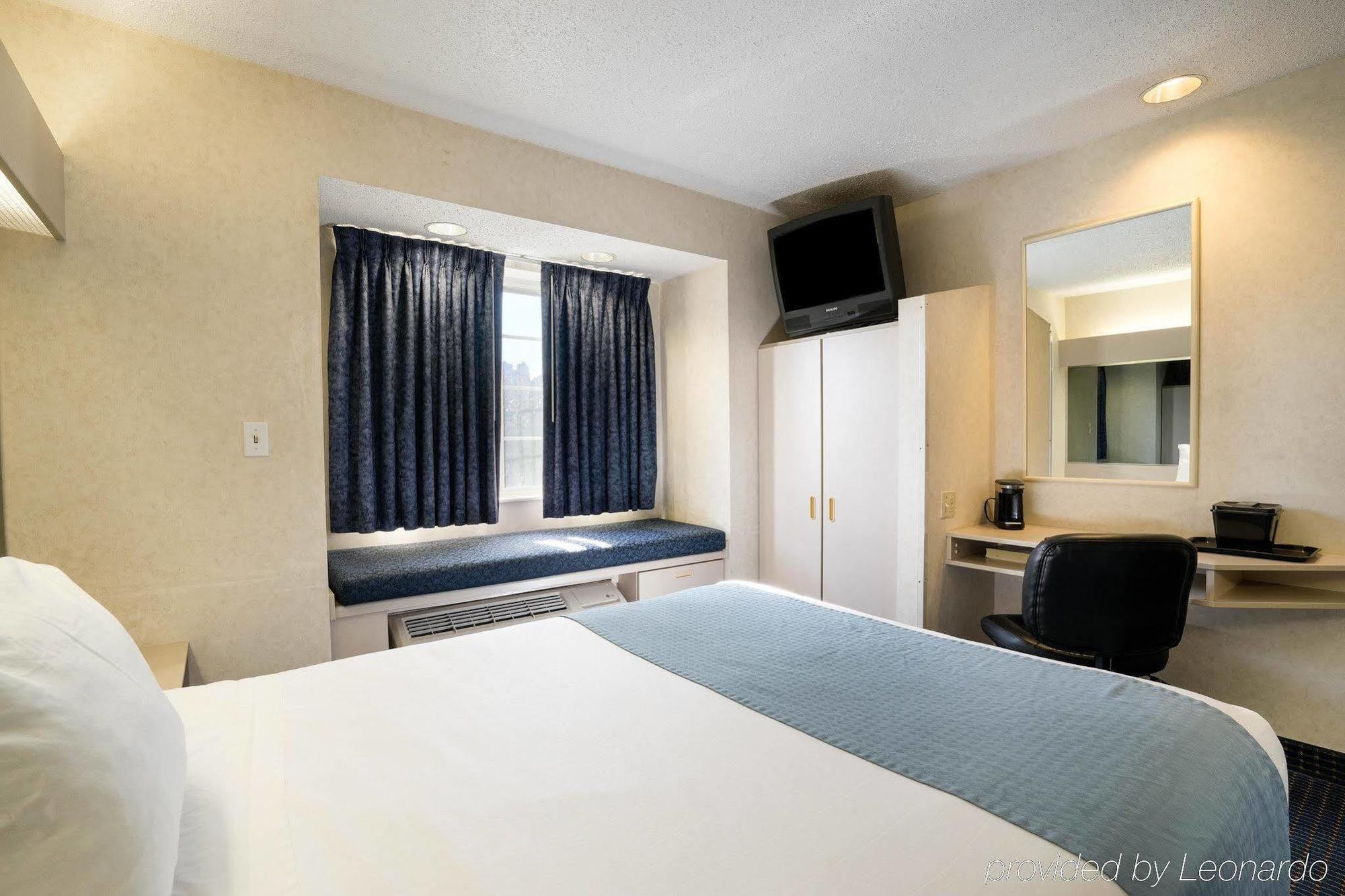 Microtel Inn & Suites By Wyndham Pittsburgh Airport Robinson Township Extérieur photo
