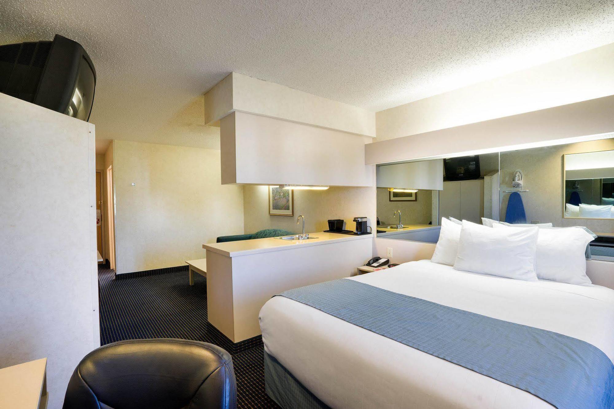 Microtel Inn & Suites By Wyndham Pittsburgh Airport Robinson Township Extérieur photo