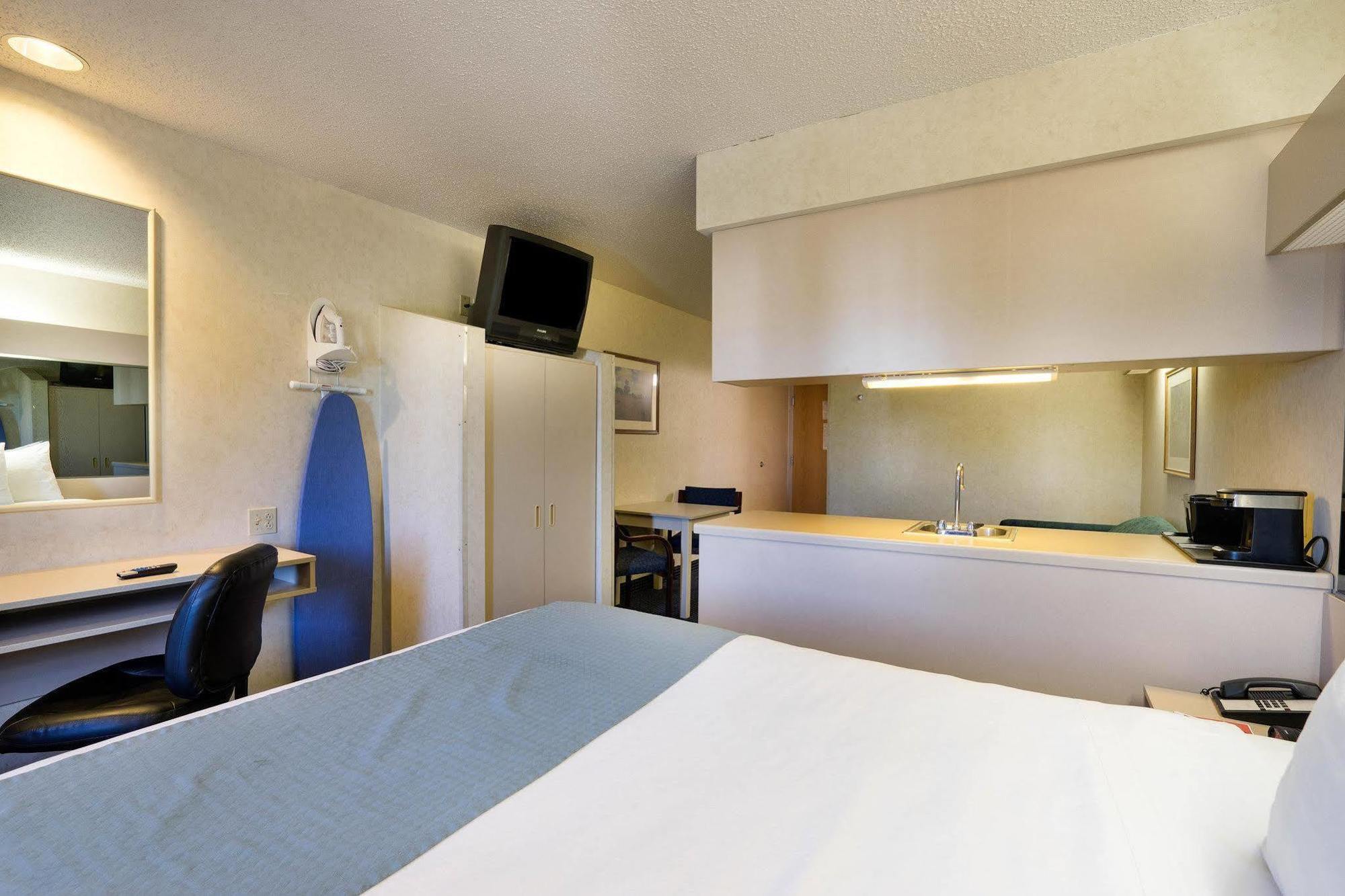 Microtel Inn & Suites By Wyndham Pittsburgh Airport Robinson Township Extérieur photo