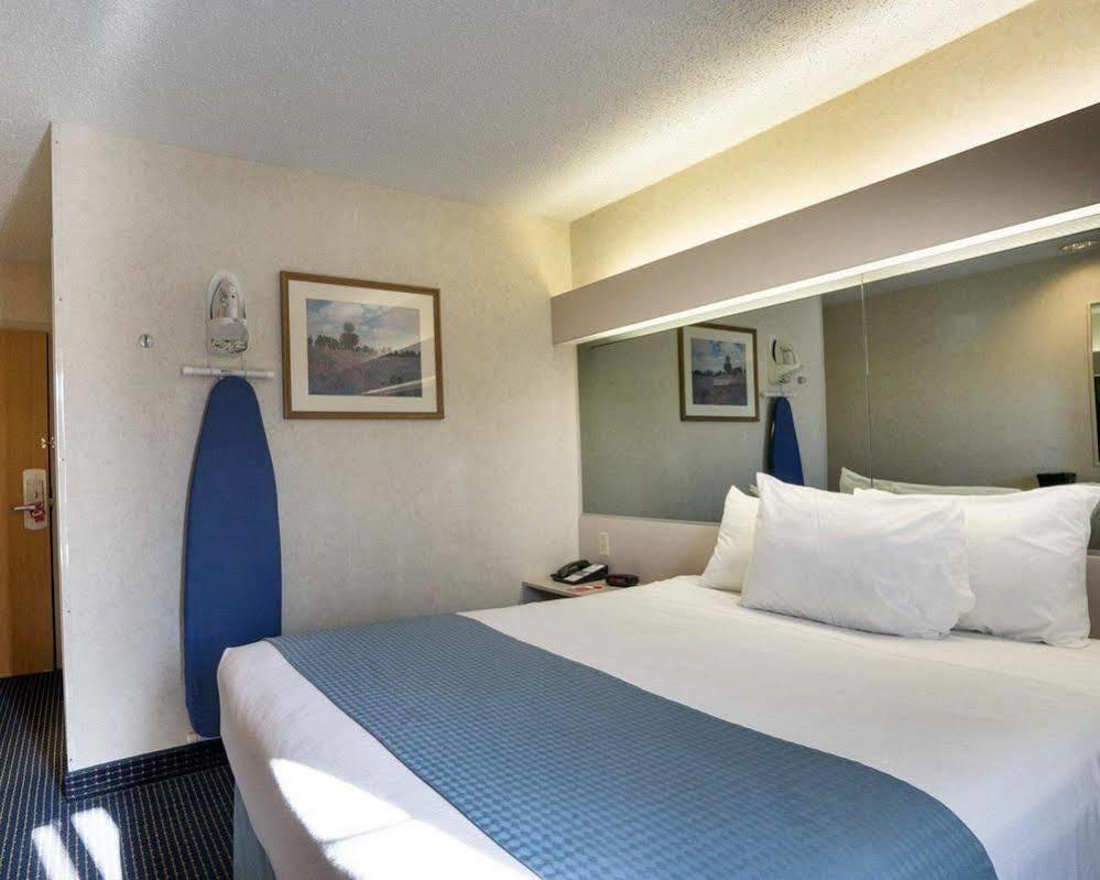 Microtel Inn & Suites By Wyndham Pittsburgh Airport Robinson Township Extérieur photo